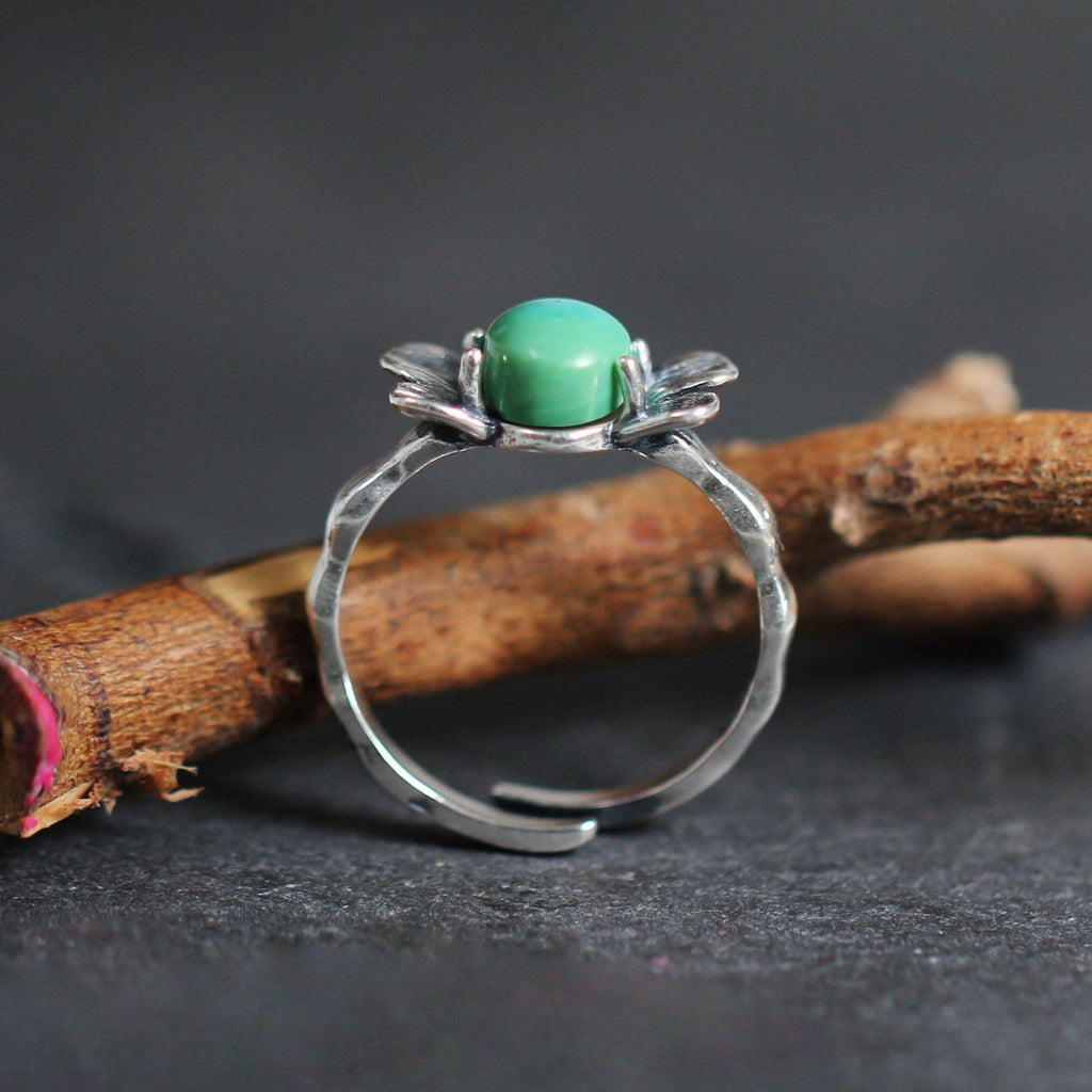 925 Sterling Silver Ring with Round Turquoise and Flower Setting