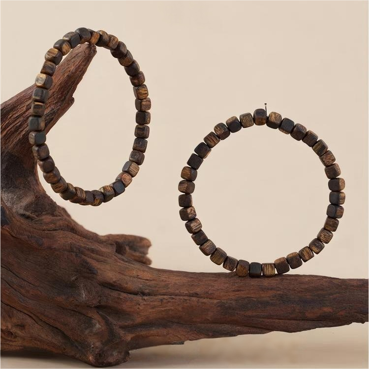 Hainan Agarwood Square Bead Bracelet – Foundation Grade · Natural Form