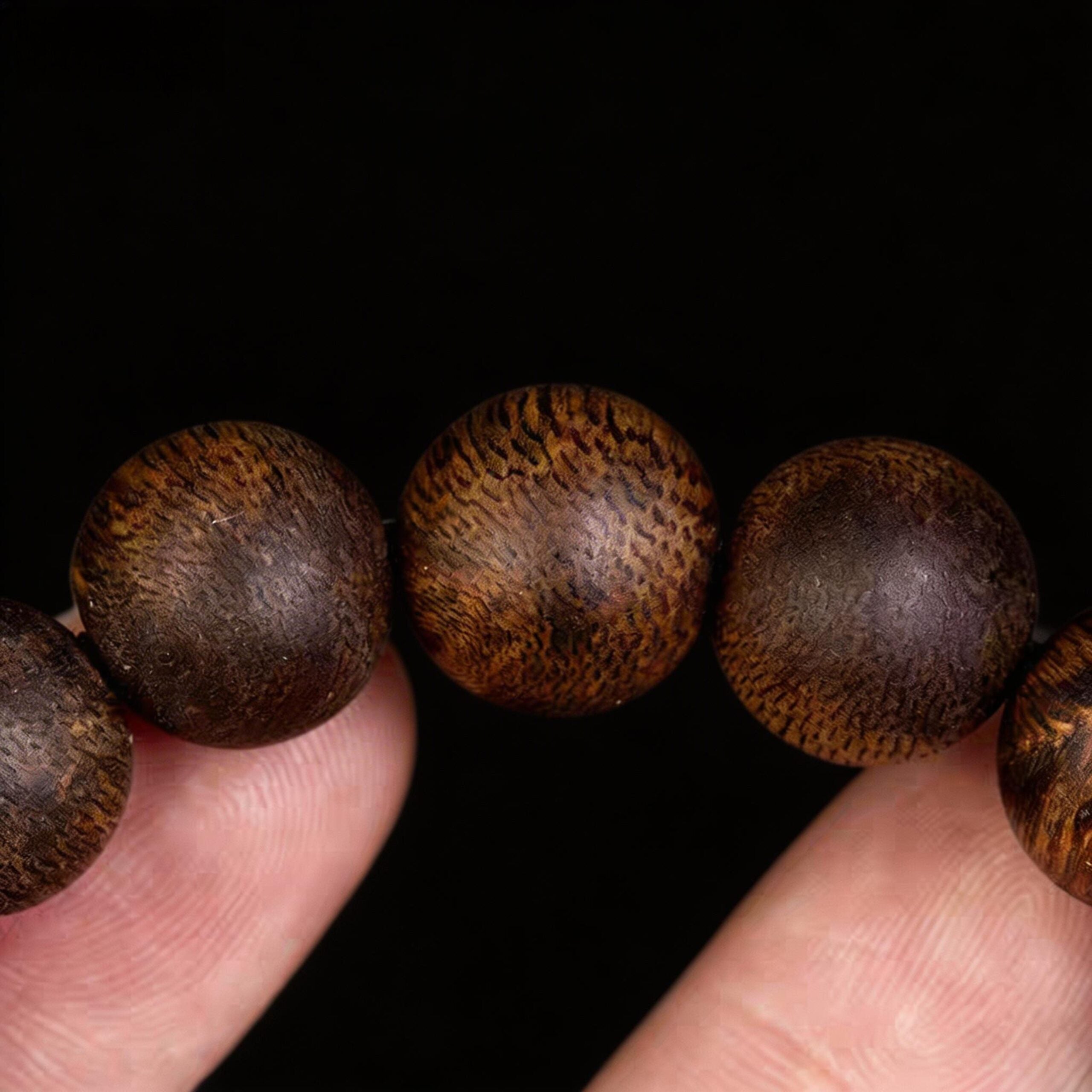 Vietnam Nha Trang Agarwood Bracelet – 8mm Beads · Refined Grade · Subtle Sweetness