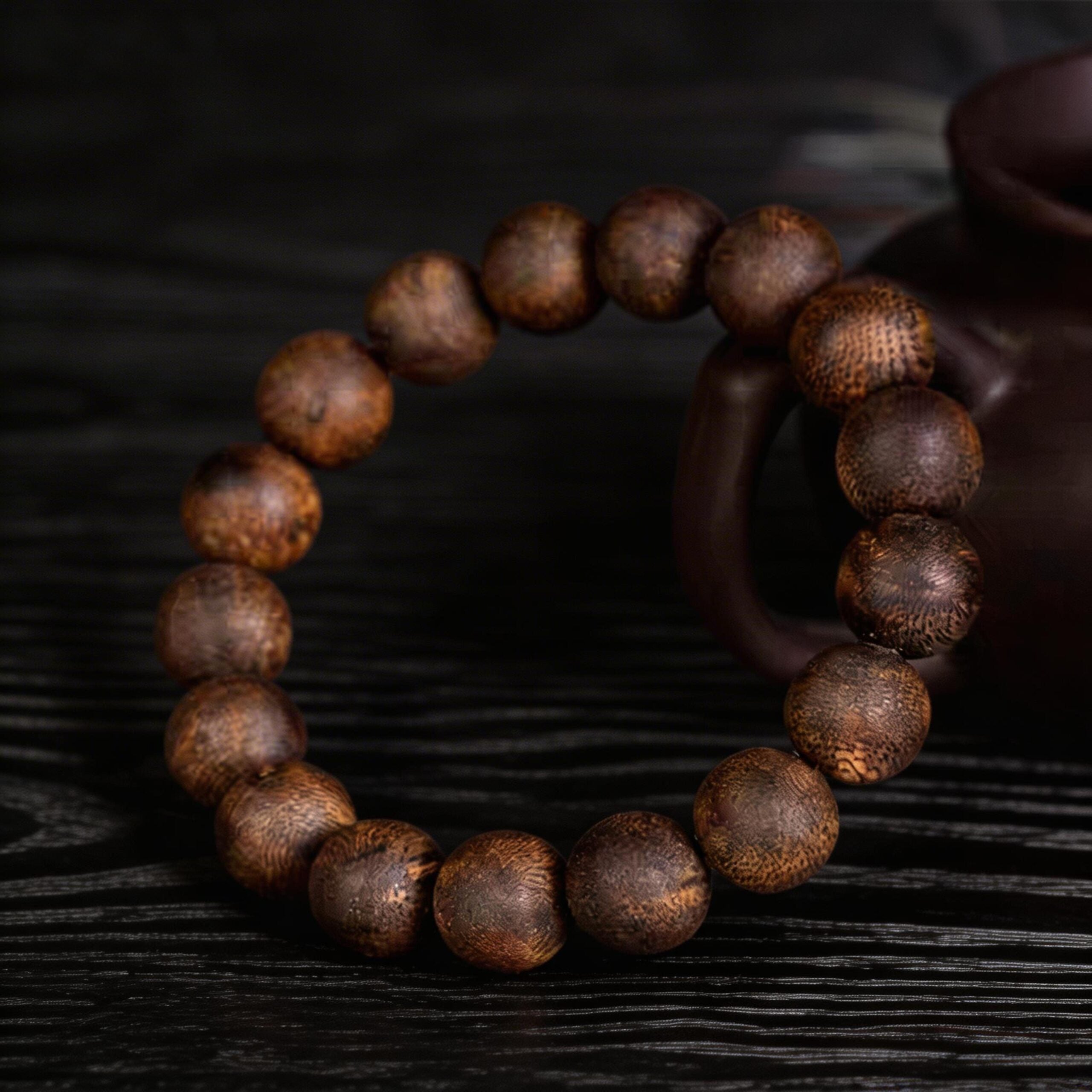 Vietnam Nha Trang Agarwood Bracelet – 8mm Beads · Refined Grade · Subtle Sweetness