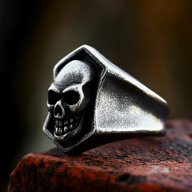 Memento Mori Diamond-shaped Ring