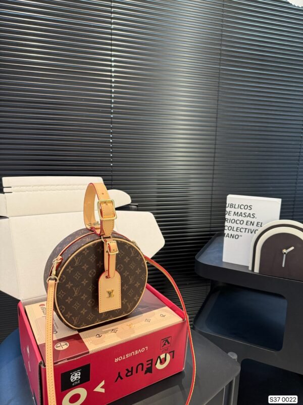 Size: 17*15cm