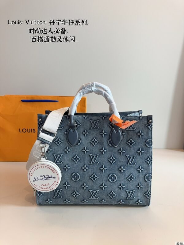 Size: 35*16*26cm