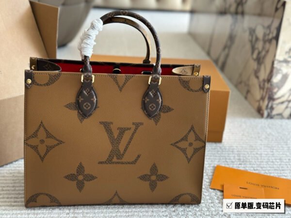 Size: 34*26*12cm